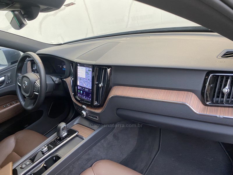 XC60 2.0 T8 RECHARGE PLUS AWD HIBRIDO 4P AUTOMÁTICO - 2023 - CAXIAS DO SUL