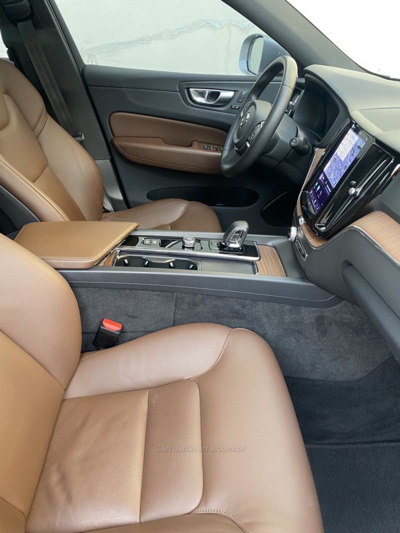 XC60 2.0 T8 RECHARGE PLUS AWD HIBRIDO 4P AUTOMÁTICO - 2023 - CAXIAS DO SUL
