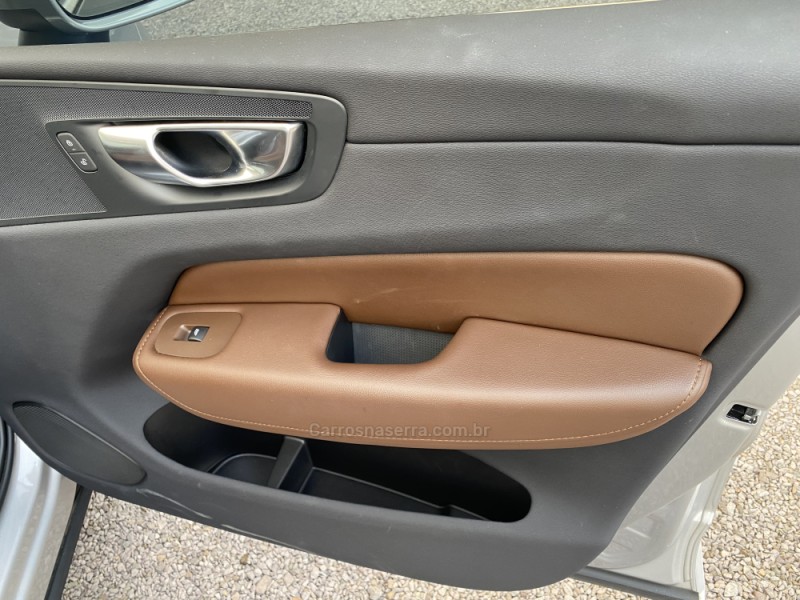 XC60 2.0 T8 RECHARGE PLUS AWD HIBRIDO 4P AUTOMÁTICO - 2023 - CAXIAS DO SUL