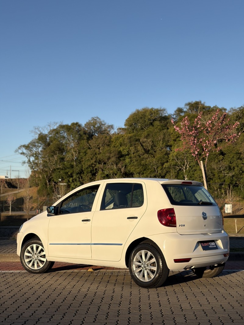 FOX 1.0 ITREND 8V FLEX 4P MANUAL - 2013 - FLORES DA CUNHA