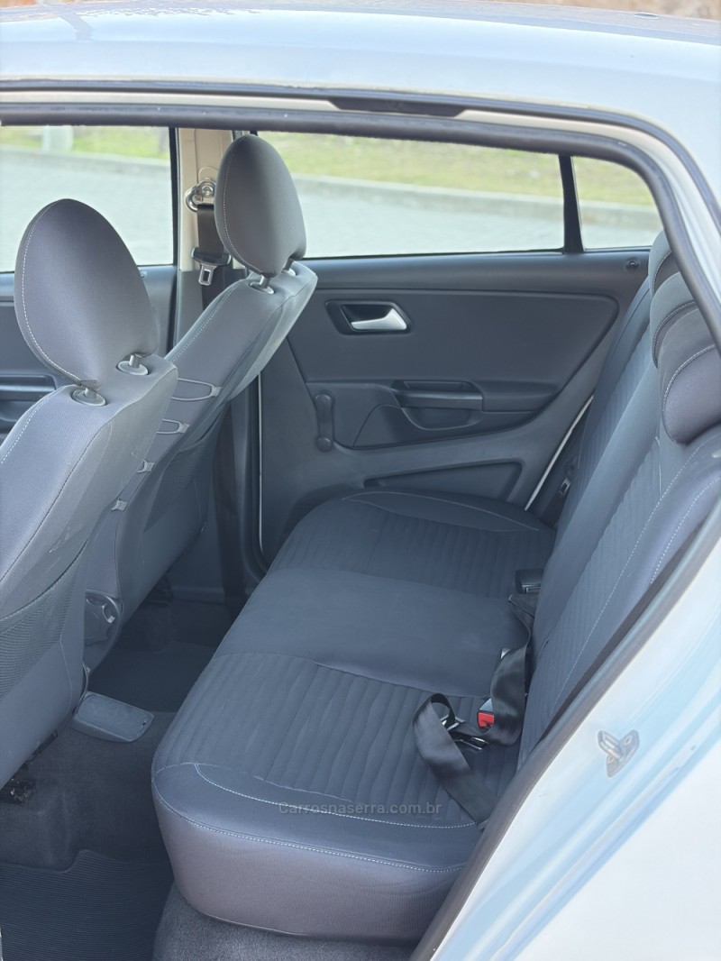 FOX 1.0 ITREND 8V FLEX 4P MANUAL - 2013 - FLORES DA CUNHA