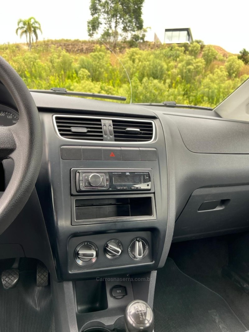 FOX 1.0 ITREND 8V FLEX 4P MANUAL - 2013 - FLORES DA CUNHA