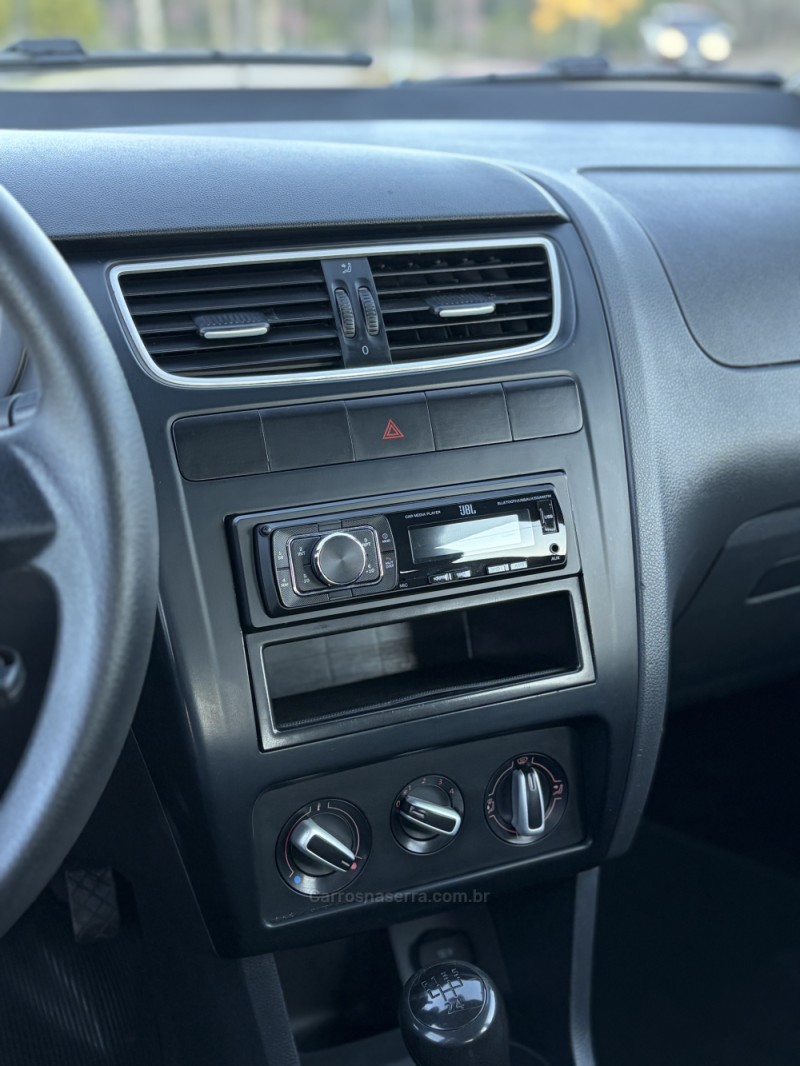 FOX 1.0 ITREND 8V FLEX 4P MANUAL - 2013 - FLORES DA CUNHA