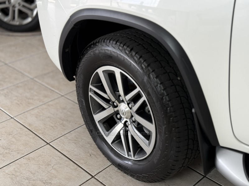 HILUX SW4 2.8 SRX 4X4 7 LUGARES 16V TURBO INTERCOOLER DIESEL 4P AUTOMÁTICO - 2020 - GUAPORé