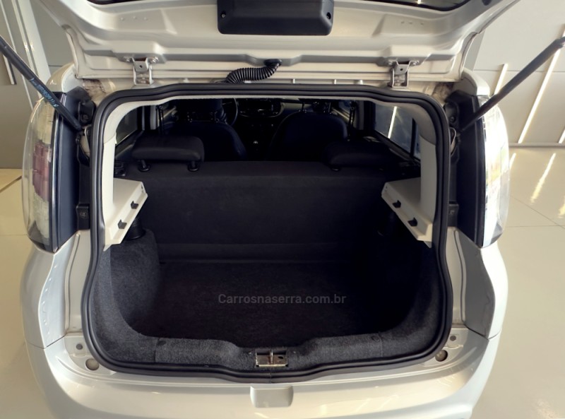 UNO 1.0 EVO ATTRACTIVE 8V FLEX 4P MANUAL - 2016 - SAPIRANGA