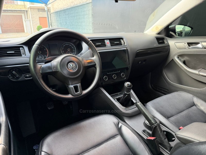 JETTA 2.0 COMFORTLINE FLEX 4P MANUAL - 2011 - ESTâNCIA VELHA
