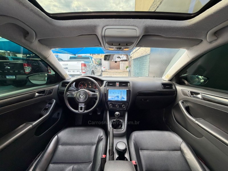 JETTA 2.0 COMFORTLINE FLEX 4P MANUAL - 2011 - ESTâNCIA VELHA