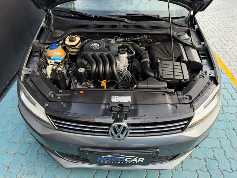 JETTA 2.0 COMFORTLINE FLEX 4P MANUAL - 2011 - ESTâNCIA VELHA