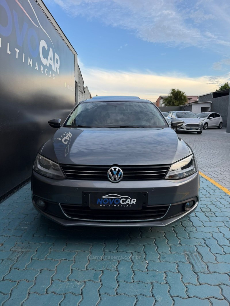 JETTA 2.0 COMFORTLINE FLEX 4P MANUAL - 2011 - ESTâNCIA VELHA