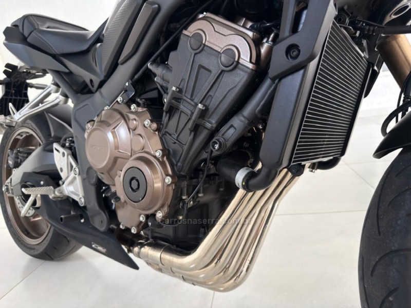 CB 650R E-CLUTCH - 2023 - VACARIA