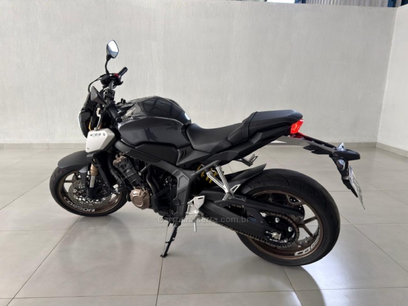 CB 650R E-CLUTCH - 2023 - VACARIA