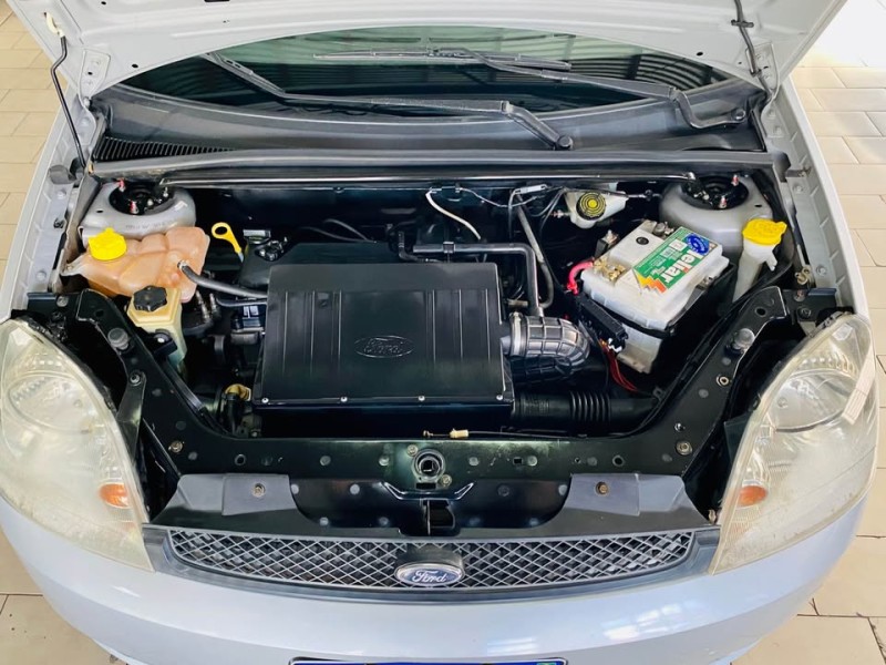 FIESTA 1.0 MPI PERSONNALITÉ 8V GASOLINA 4P MANUAL - 2003 - CAXIAS DO SUL