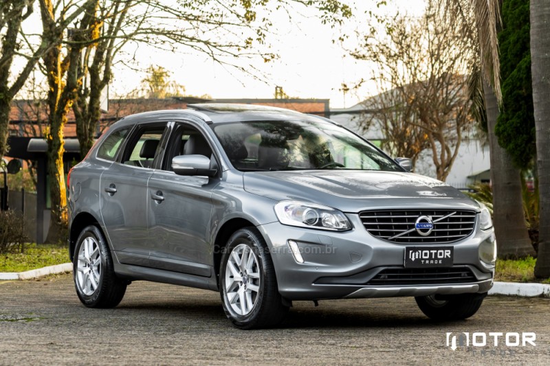 XC60 2.0 D5 MOMENTUM AWD DIESEL 4P AUTOMÁTICO - 2017 - PORTO ALEGRE