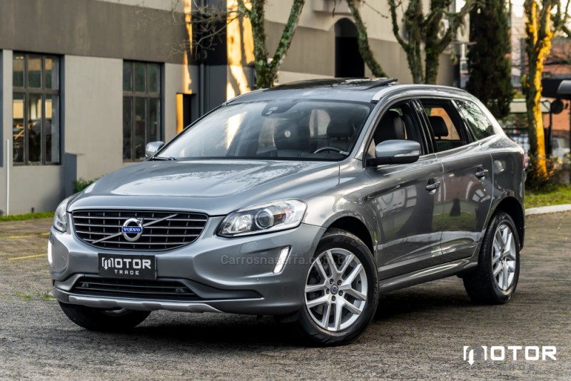 XC60 2.0 D5 MOMENTUM AWD DIESEL 4P AUTOMÁTICO - 2017 - PORTO ALEGRE
