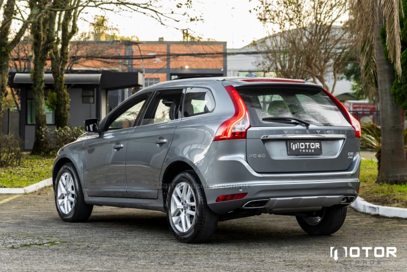 XC60 2.0 D5 MOMENTUM AWD DIESEL 4P AUTOMÁTICO - 2017 - PORTO ALEGRE