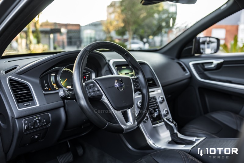 XC60 2.0 D5 MOMENTUM AWD DIESEL 4P AUTOMÁTICO - 2017 - PORTO ALEGRE