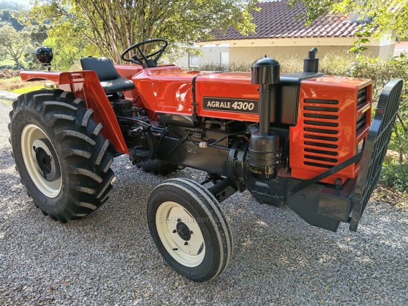 trator 4300  1982 bento goncalves