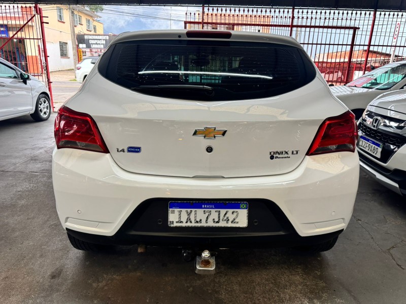 ONIX 1.4 MPFI LT 8V FLEX 4P MANUAL - 2017 - CAXIAS DO SUL