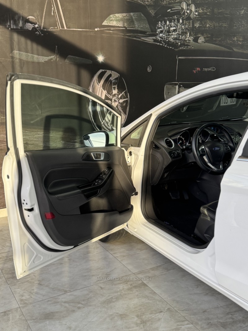 FIESTA 1.6 TITANIUM HATCH 16V FLEX 4P AUTOMÁTICO - 2014 - CAXIAS DO SUL