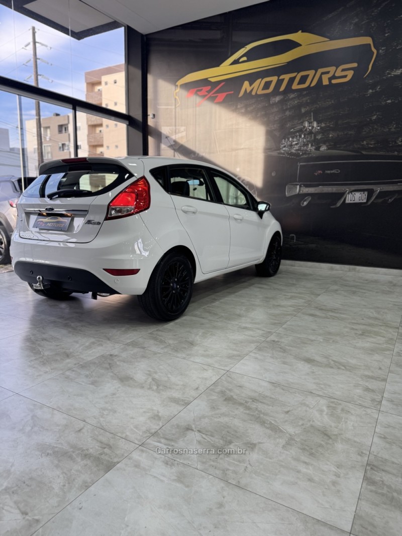 FIESTA 1.6 TITANIUM HATCH 16V FLEX 4P AUTOMÁTICO - 2014 - CAXIAS DO SUL