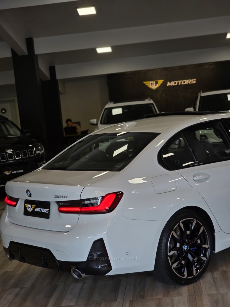 320I 2.0 M SPORT 16V TURBO ACTIVEFLEX 4P AUTOMÁTICO - 2025 - CAXIAS DO SUL