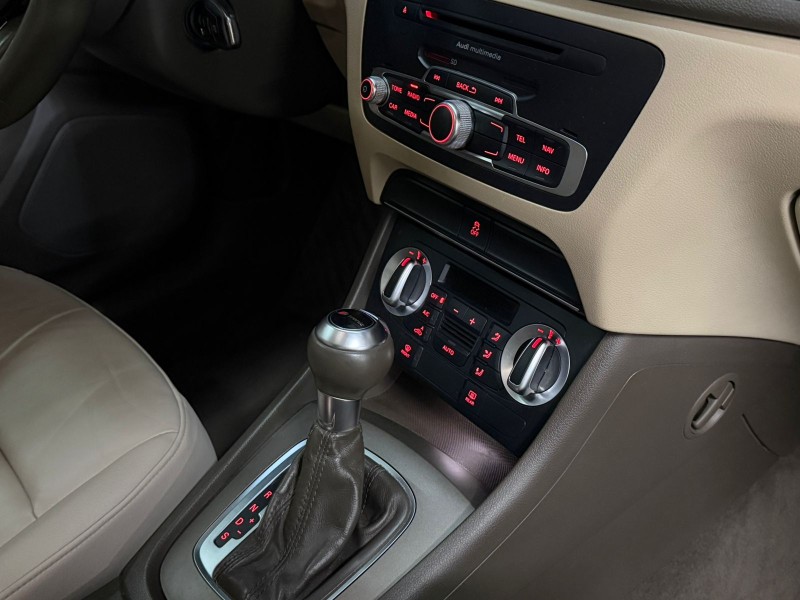 Q3 2.0 TFSI AMBIENTE QUATTRO 4P GASOLINA S TRONIC - 2014 - CAXIAS DO SUL