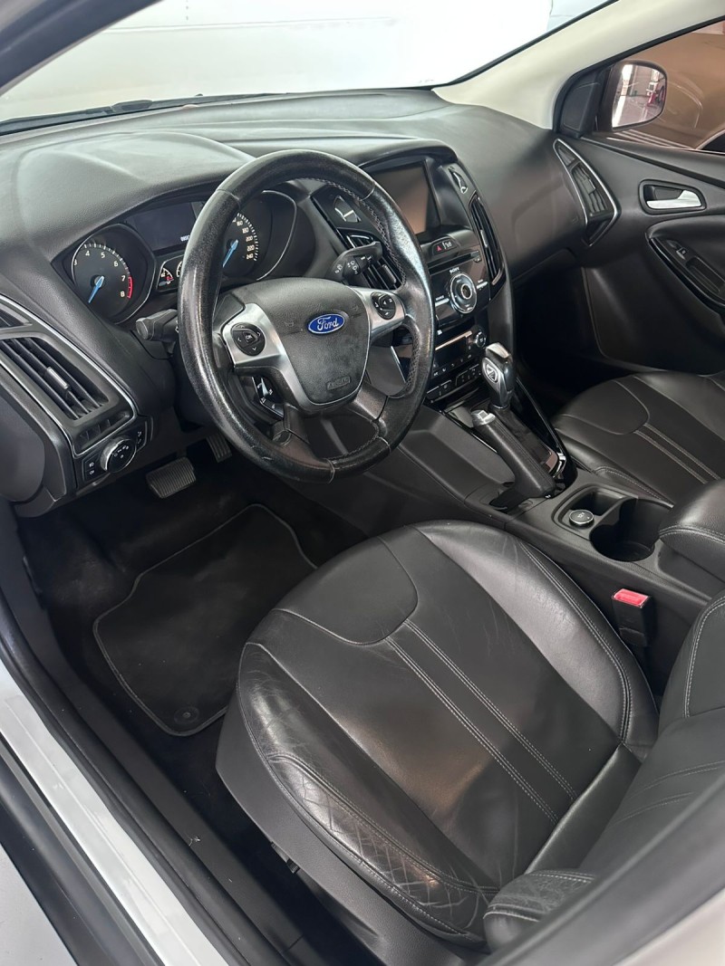 FOCUS 2.0 TITANIUM PLUS SEDAN 16V FLEX 4P AUTOMÁTICO - 2015 - FARROUPILHA