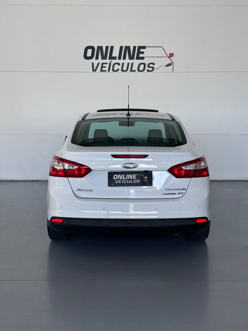FOCUS 2.0 TITANIUM PLUS SEDAN 16V FLEX 4P AUTOMÁTICO - 2015 - FARROUPILHA