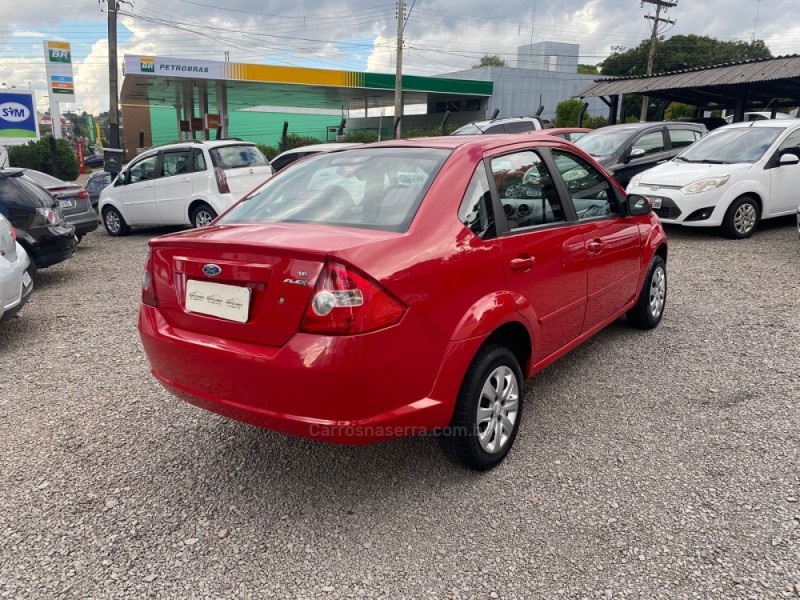 FIESTA 1.6 ROCAM SEDAN 8V FLEX 4P MANUAL - 2005 - FARROUPILHA