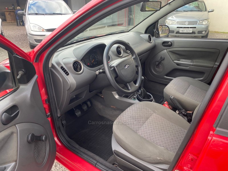 FIESTA 1.6 ROCAM SEDAN 8V FLEX 4P MANUAL - 2005 - FARROUPILHA