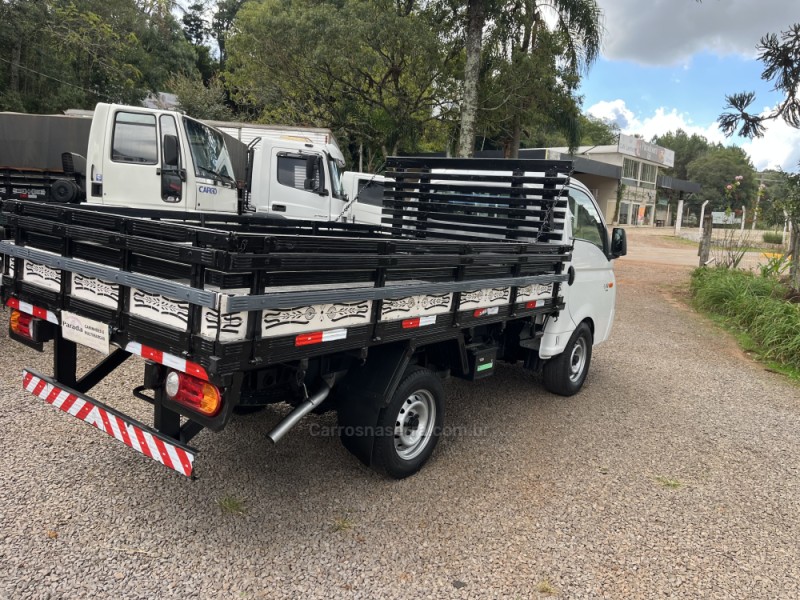 HR 2.5 LONGO COM CAÇAMBA 4X2 16V 130CV TURBO INTERCOOLER DIESEL 2P MANUAL - 2021 - GUAPORé