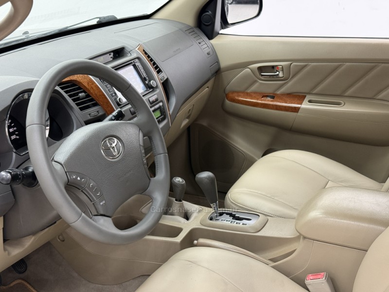 HILUX SW4 3.0 SRV 4X4 7 LUGARES 16V TURBO INTERCOOLER DIESEL 4P AUTOMÁTICO - 2010 - SANTA CRUZ DO SUL