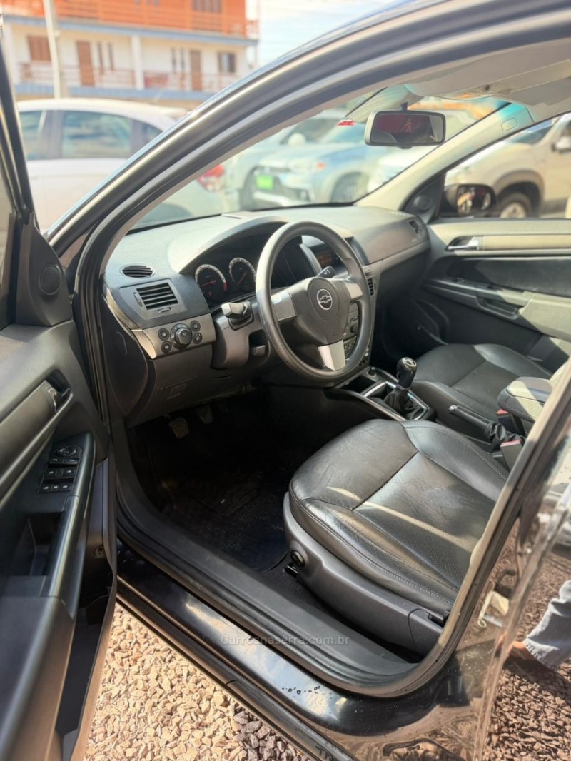 VECTRA 2.0 MPFI GT HATCH 8V FLEX 4P MANUAL - 2009 - LAJEADO