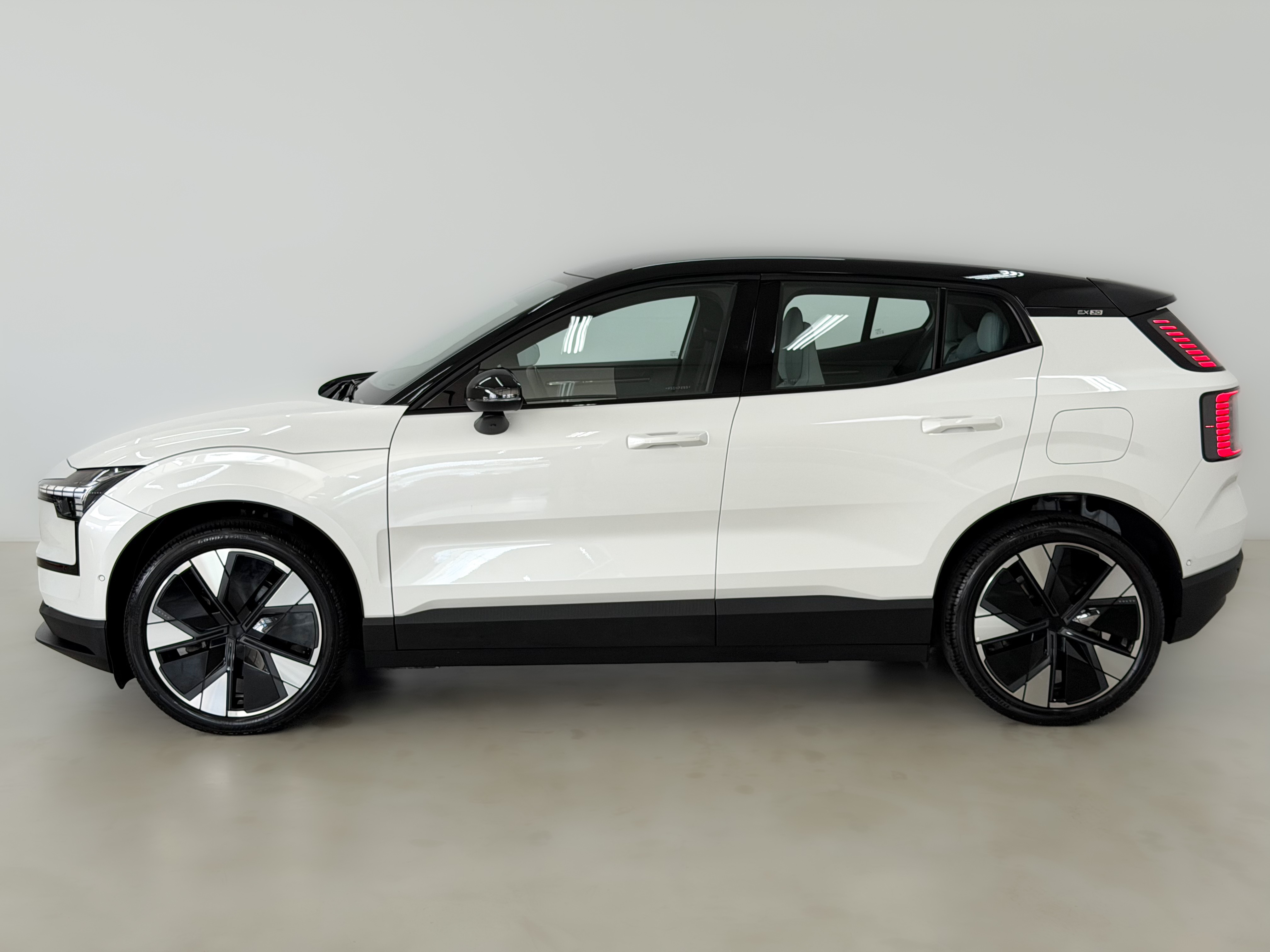 VOLVO EX30 — foto 4