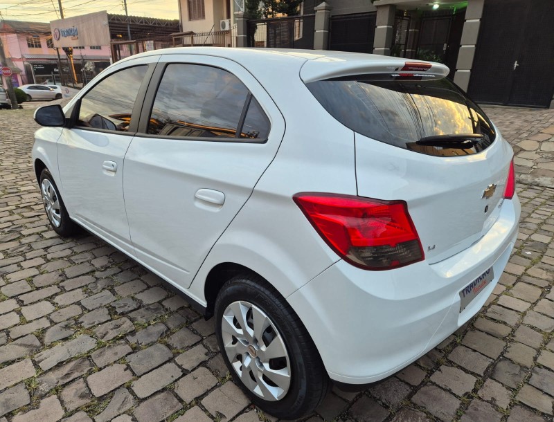 ONIX 1.4 MPFI LT 8V FLEX 4P MANUAL - 2015 - CAXIAS DO SUL