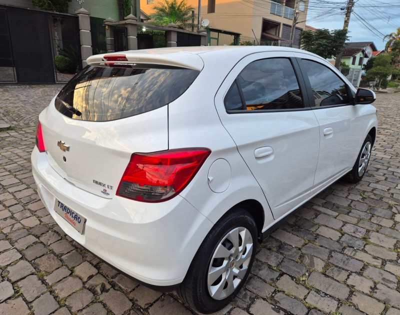 ONIX 1.4 MPFI LT 8V FLEX 4P MANUAL - 2015 - CAXIAS DO SUL