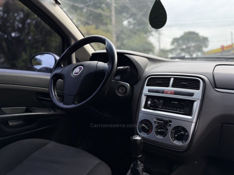 PUNTO 1.4 ATTRACTIVE 8V FLEX 4P MANUAL - 2012 - PAROBé