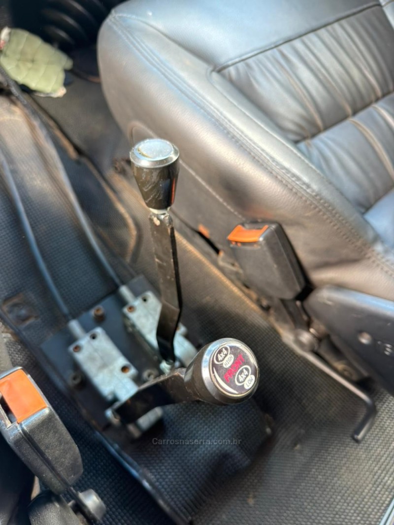 T4 2.8 TETO RÍGIDO 12V TURBO INTERCOOLER DIESEL 2P MANUAL - 2003 - LAJEADO