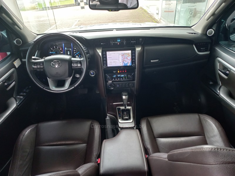 HILUX SW4 2.8 SRX 4X4 7 LUGARES 16V TURBO INTERCOOLER DIESEL 4P AUTOMÁTICO - 2020 - TAQUARA