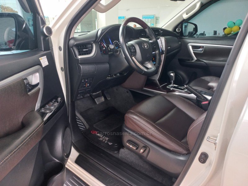 HILUX SW4 2.8 SRX 4X4 7 LUGARES 16V TURBO INTERCOOLER DIESEL 4P AUTOMÁTICO - 2020 - TAQUARA