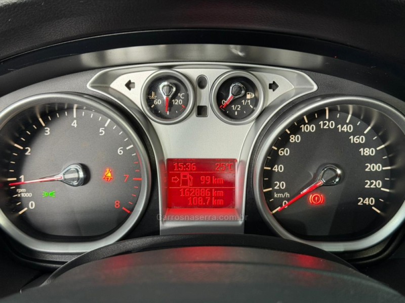 FOCUS 1.6 S SEDAN 16V FLEX 4P MANUAL - 2012 - NOVA PRATA