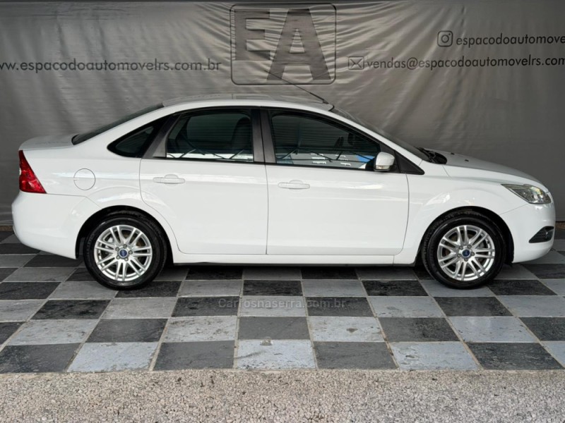 FOCUS 1.6 S SEDAN 16V FLEX 4P MANUAL - 2012 - NOVA PRATA