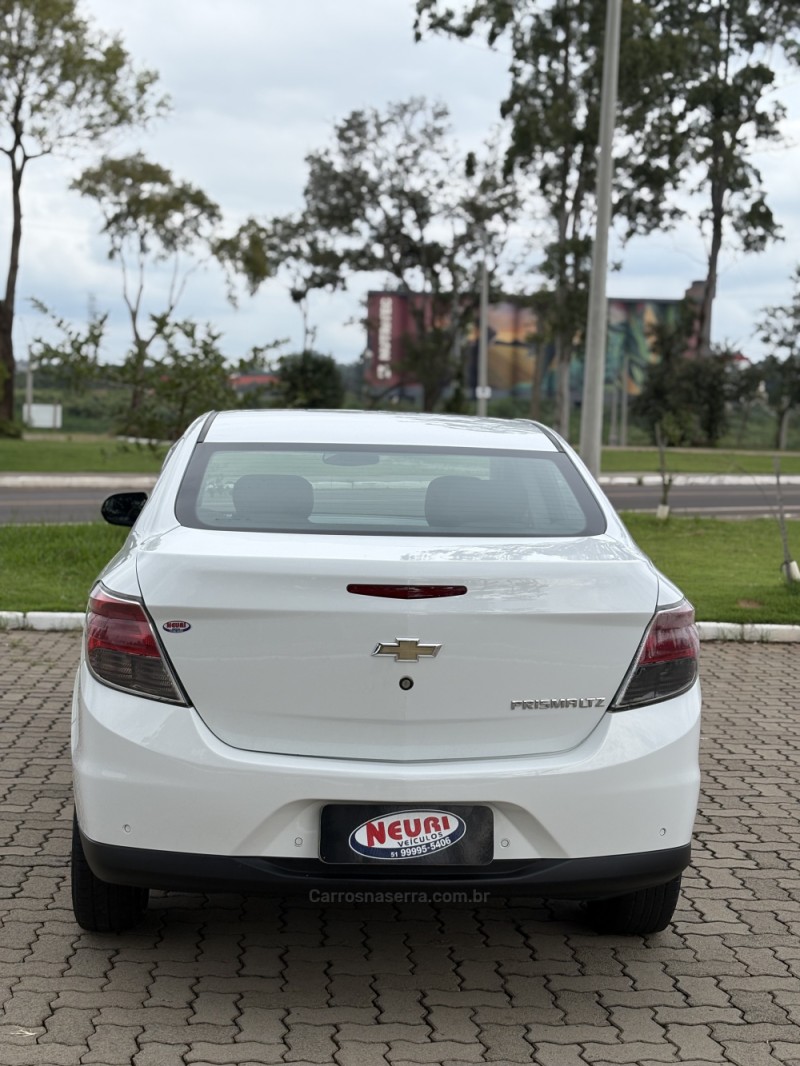 PRISMA 1.4 MPFI LTZ 8V FLEX 4P MANUAL - 2016 - LAJEADO