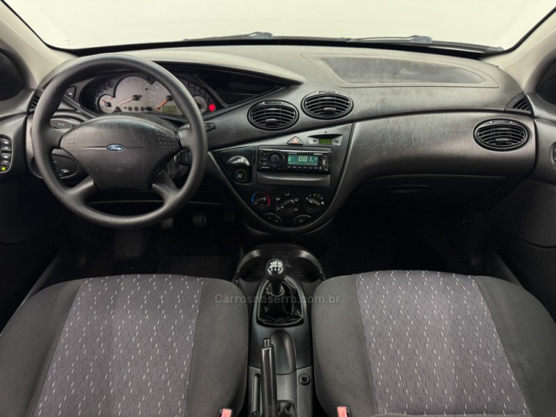 FOCUS 1.6 8V GASOLINA 4P MANUAL - 2004 - CARLOS BARBOSA