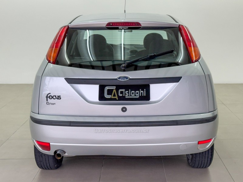 FOCUS 1.6 8V GASOLINA 4P MANUAL - 2004 - CARLOS BARBOSA