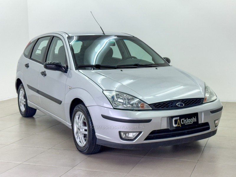 FOCUS 1.6 8V GASOLINA 4P MANUAL - 2004 - CARLOS BARBOSA