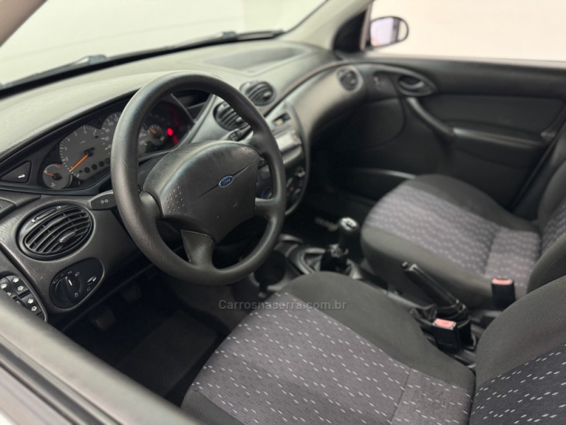 FOCUS 1.6 8V GASOLINA 4P MANUAL - 2004 - CARLOS BARBOSA