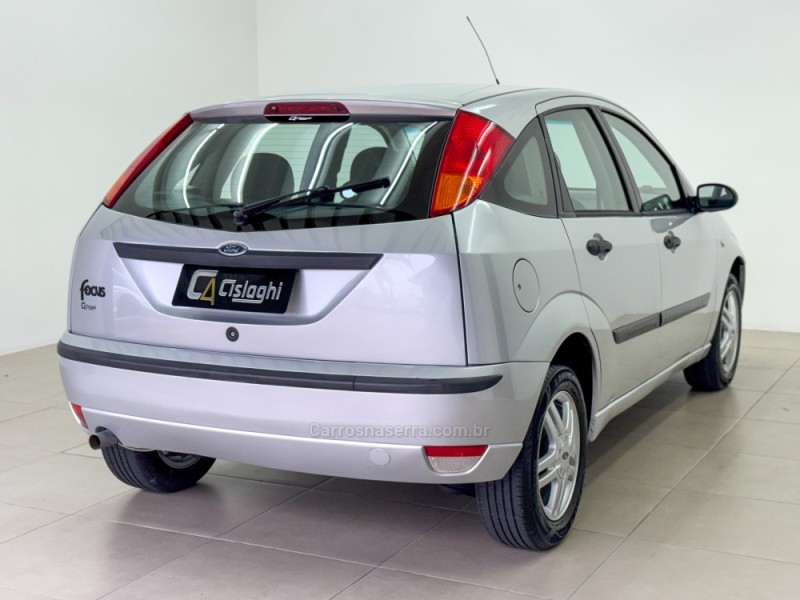FOCUS 1.6 8V GASOLINA 4P MANUAL - 2004 - CARLOS BARBOSA