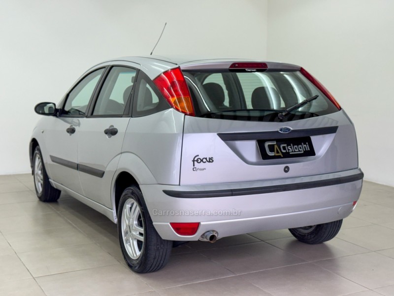 FOCUS 1.6 8V GASOLINA 4P MANUAL - 2004 - CARLOS BARBOSA