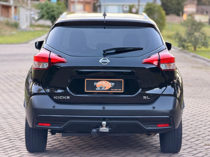 KICKS  - 2017 - CANELA